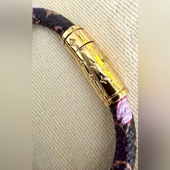 👑✅PRICE FIRM✅ Stylish Cherry Blossom Print Fashion Bracelet. Brand New! - Picture 9 of 17